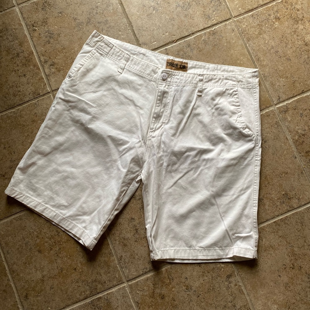 Iron Co. Mens white flat front shorts, Size: 42